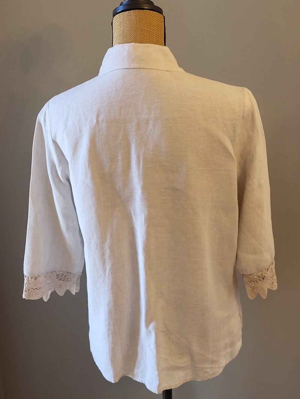 Liz Claiborne Medium Linen Button-up Blouse In A Natural Stone Color - Picture 7 of 9